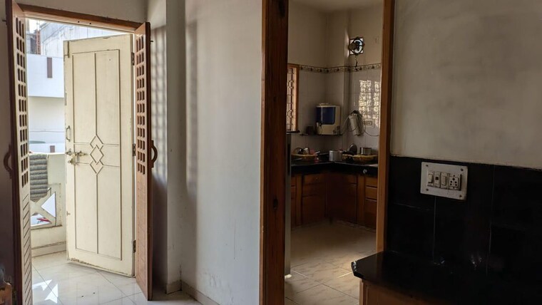 Room, jetalpur 3 Bedroom 2100 Sq.Ft. Apartment In Jetalpur Vadodara 8350650