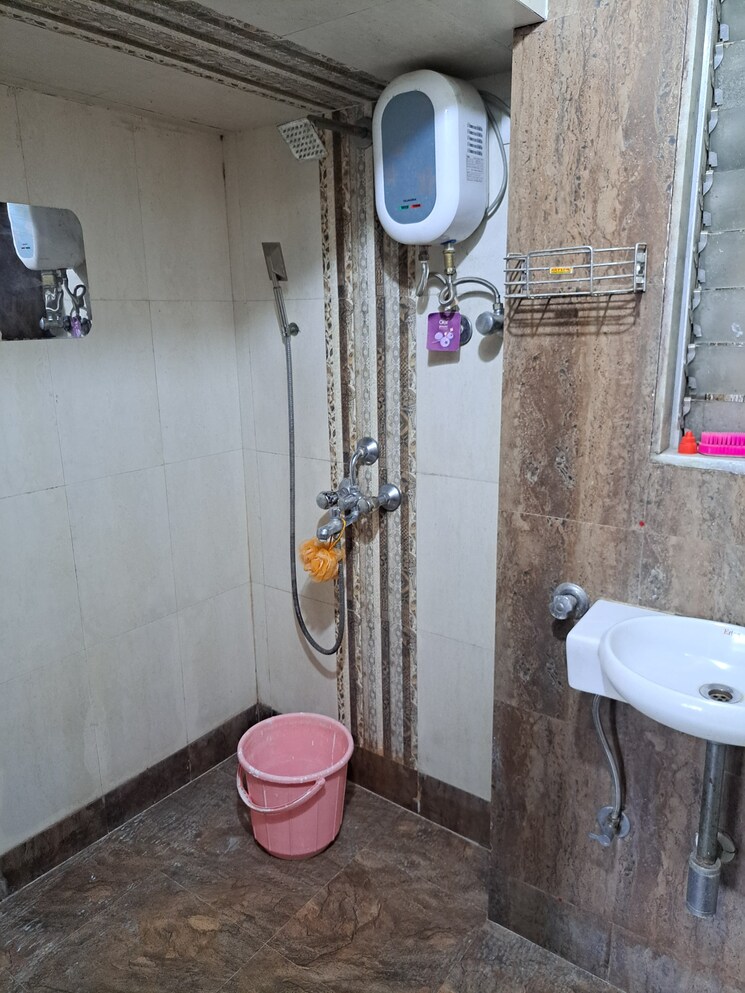 Bathroom, tulsidham-complex 1 Bedroom 610 Sq.Ft. Apartment In Kapur Bawdi Thane 8350651