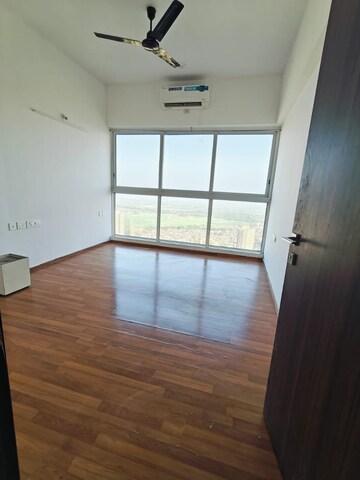 Room in 2 BHK Apartment at Runwal Forests, Kanjurmarg West – for Rent