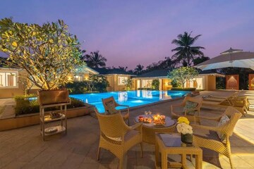 Swimming Pool in 3 BHK Apartment at DLH Orchid, Andheri West – for Rent