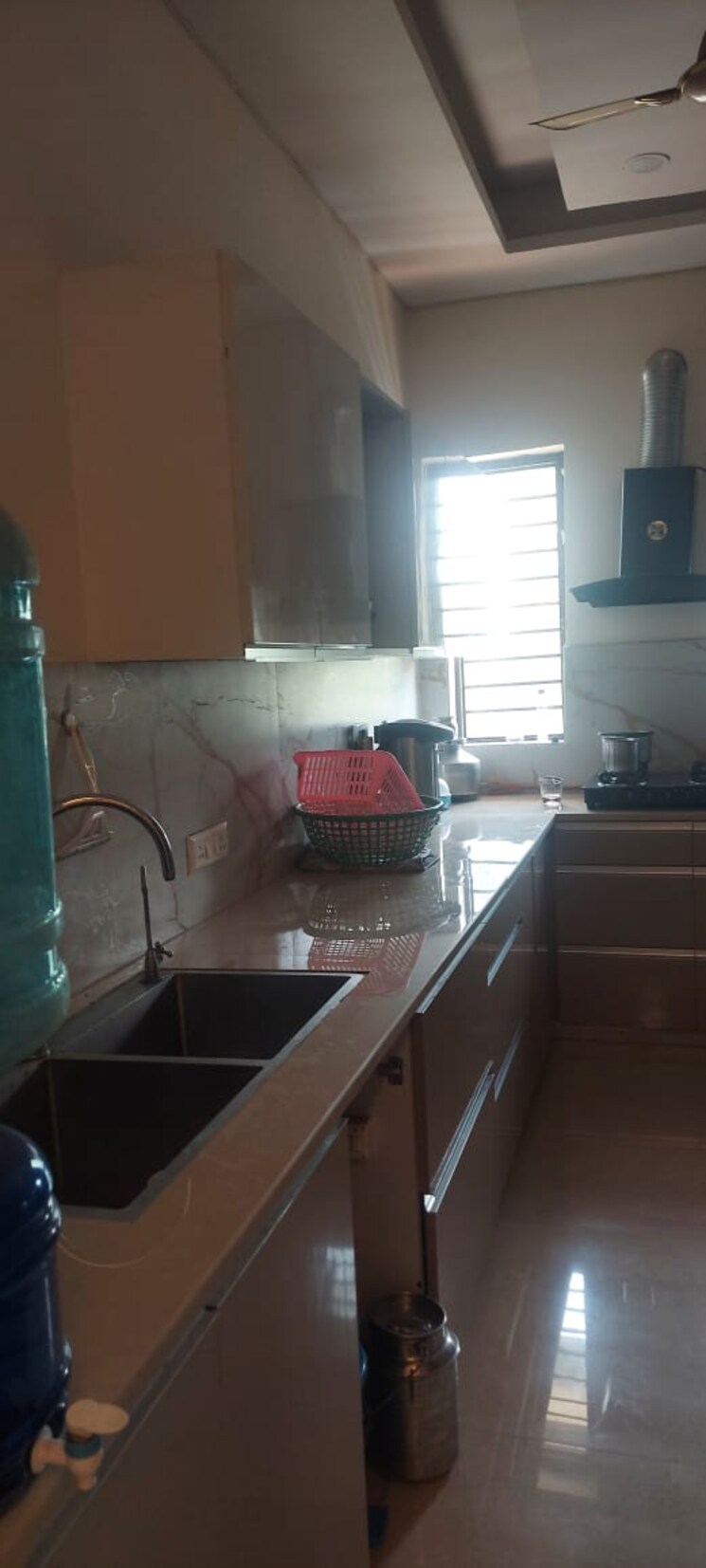 Kitchen, sector 31 2.5 Bedroom 250 Sq.Yd. Builder Floor In Sector 31 Faridabad 8350673