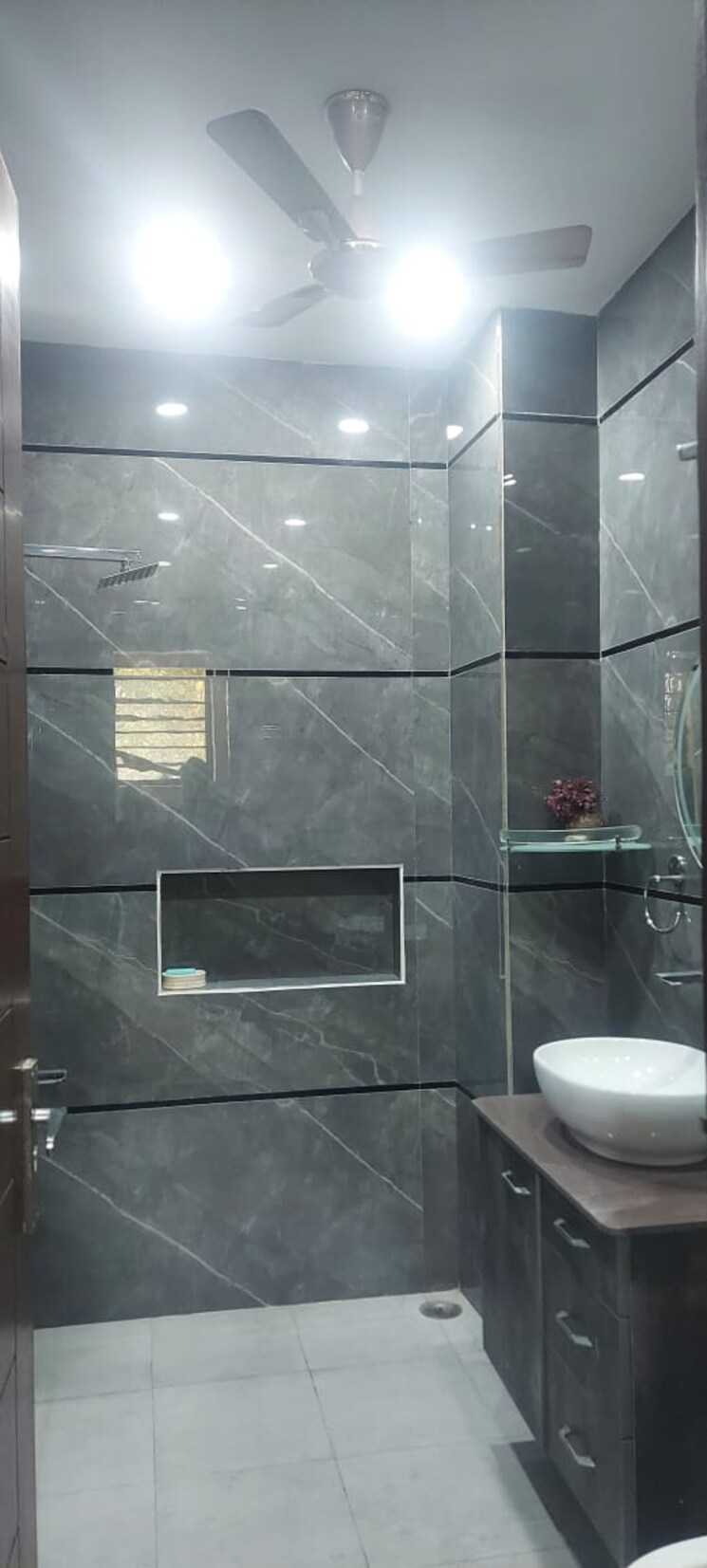 Bathroom, sector 31 2.5 Bedroom 250 Sq.Yd. Builder Floor In Sector 31 Faridabad 8350673