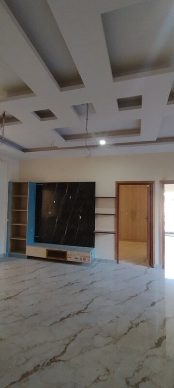 Room in 3 BHK Apartment at Sultanpet – for Sale