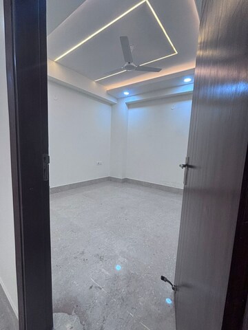 Room in 3 BHK Builder Floor at Saket – for Rent