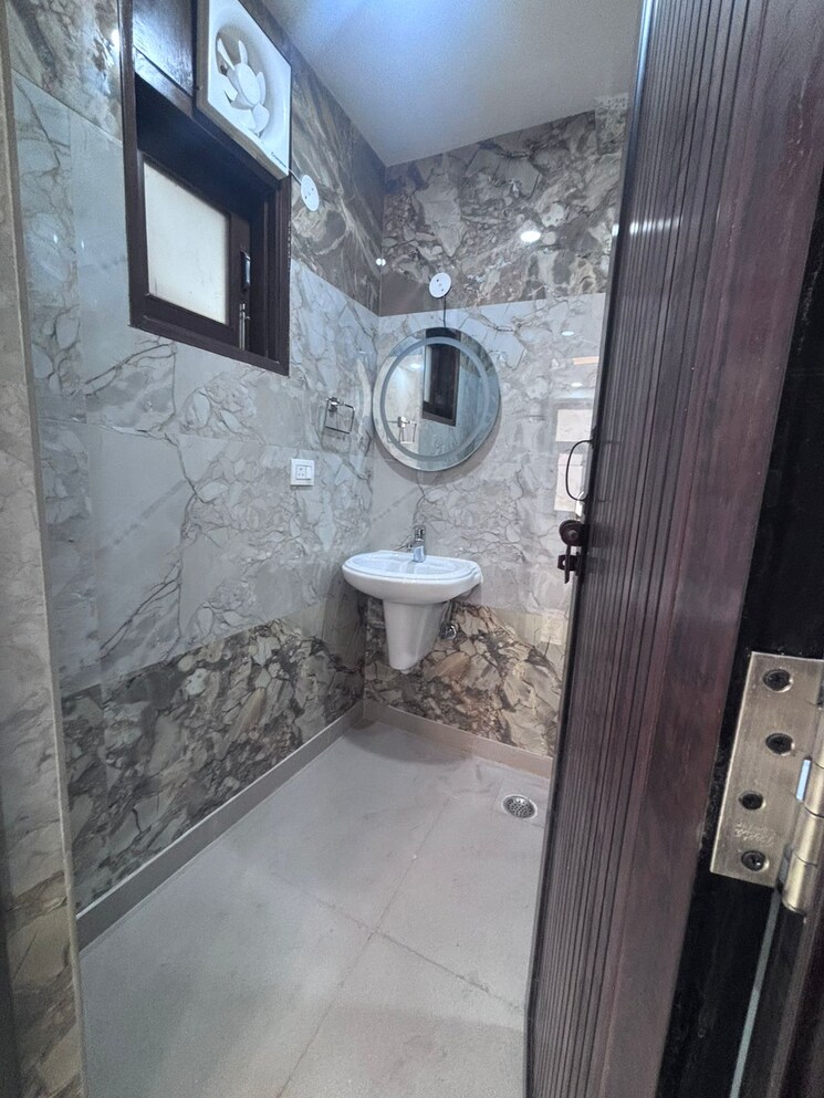 Bathroom, saket 3 Bedroom 1800 Sq.Ft. Builder Floor In Saket Delhi 8350714