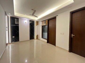 Room in 2 BHK Apartment at Saket – for Rent