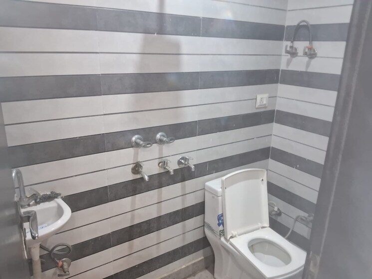 Balcony, uttam nagar 3.5 Bedroom 102 Sq.Ft. Builder Floor In Uttam Nagar Delhi 8350748