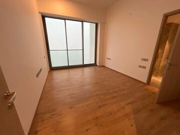 Room in 4 BHK Apartment at Rustomjee Crown, Prabhadevi – for Rent