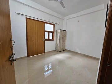 Room in 2 BHK Apartment at Chattarpur – for Rent