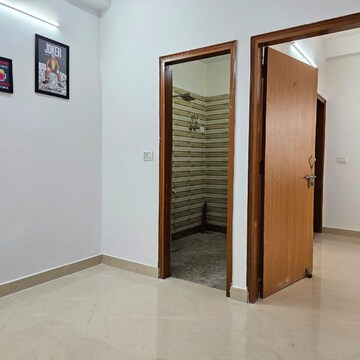 Room in 2 BHK Apartment at Chattarpur – for Rent