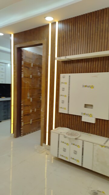 Room in 3 BHK Builder Floor at Bhagwati Garden – for Sale
