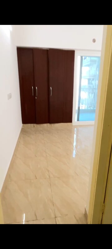 Room in 2 BHK Apartment at Gaur City 7th Avenue, Sector 4, Greater Noida – for Sale