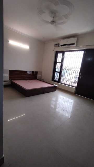 1 RK Builder Floor For Rent in Sector 39