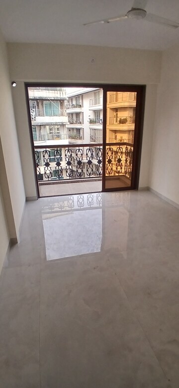 Room in 2 BHK Apartment at Gitanjali Apartment Chembur, Chembur – for Sale