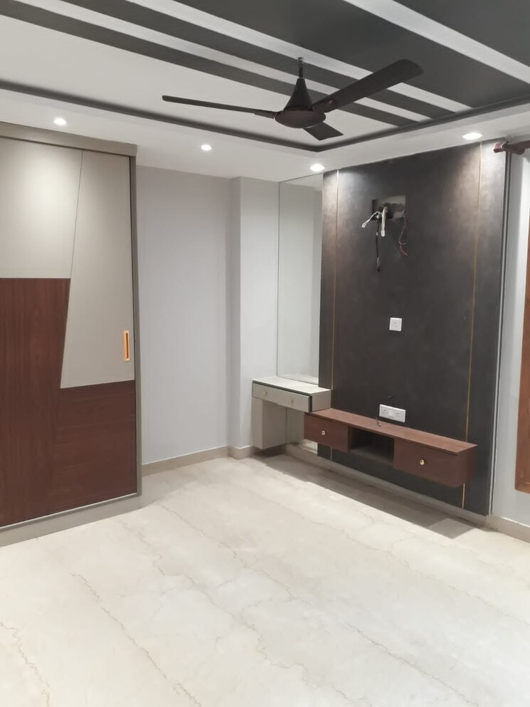 Room, paschim vihar 3.5 Bedroom 1500 Sq.Ft. Builder Floor In Paschim Vihar Delhi 8350891