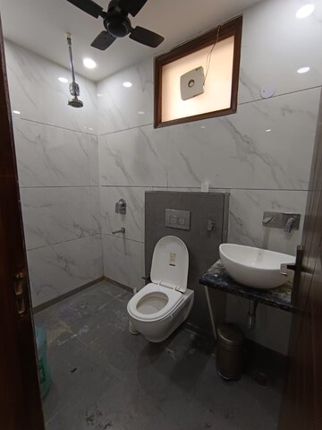 Bathroom in 2.5 BHK Builder Floor at Paschim Vihar – for Rent