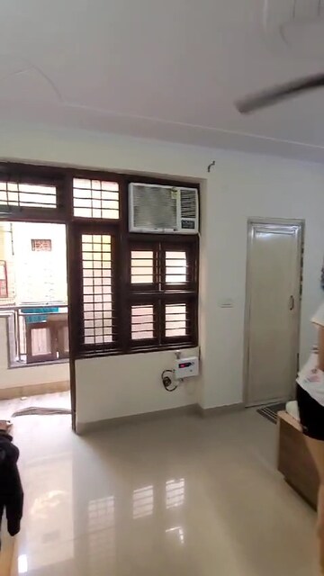 Room in 1.5 BHK Builder Floor at Mayur Vihar Phase 1 – for Rent