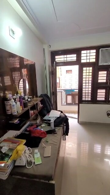 Living Room in 1.5 BHK Builder Floor at Mayur Vihar Phase 1 – for Rent
