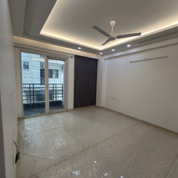 Room in 3 BHK Builder Floor at South Extension ii – for Rent