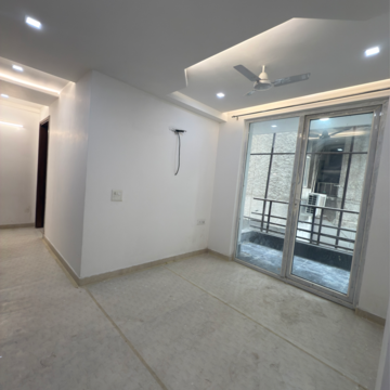 Room in 3 BHK Builder Floor at South Extension ii – for Rent
