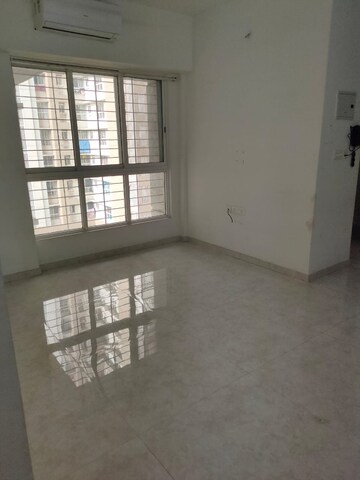 Room in 2 BHK Apartment at Lodha Amara, Kolshet Road – for Rent