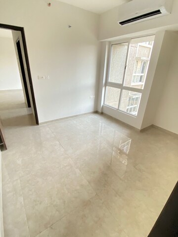 Room in 2 BHK Apartment at Lodha Amara, Kolshet Road – for Rent