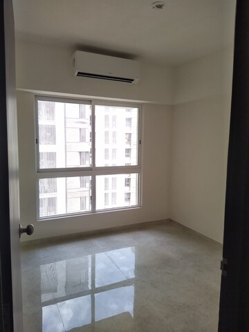 Room in 2 BHK Apartment at Lodha Amara, Kolshet Road – for Rent