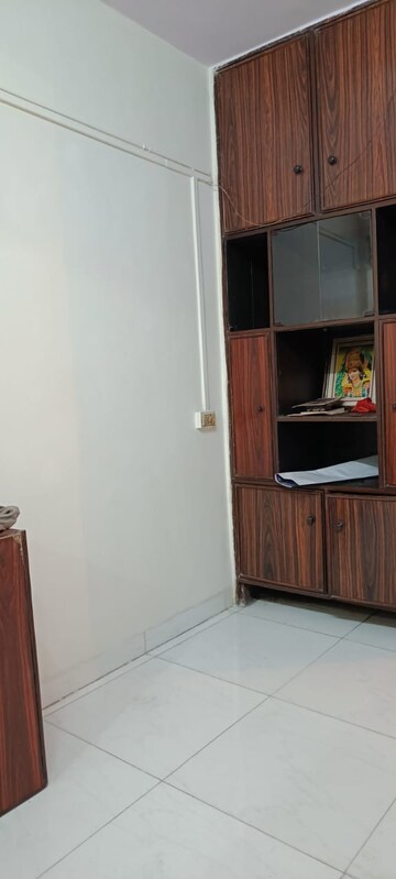 Room in 1.5 BHK Apartment at Varsha Milan CHS, Chakala – for Rent