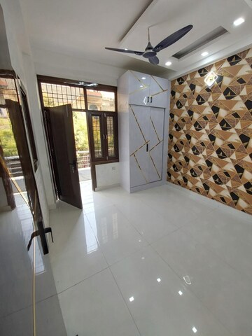 Room in 2 BHK Builder Floor at Vasundhara Sector 1 – for Sale