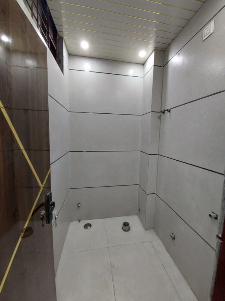 Bathroom, vasundhara sector 1 2 Bedroom 900 Sq.Ft. Builder Floor In Vasundhara Sector 1 Ghaziabad 8351224