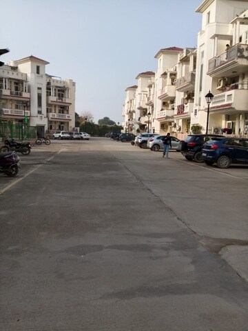 Parking in 3.5 BHK Builder Floor at SS Almeria, Sector 84 – for Sale