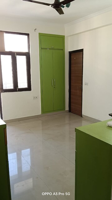 Room in 2 BHK Apartment at Panchsheel Greens II, Sector 16 Greater Noida – for Sale