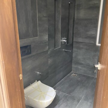 Bathroom in 4 BHK Apartment at Vipul World Floors, Sector 48 – for Rent