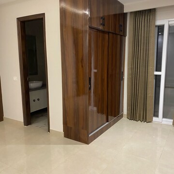 Room in 4 BHK Apartment at Vipul World Floors, Sector 48 – for Rent