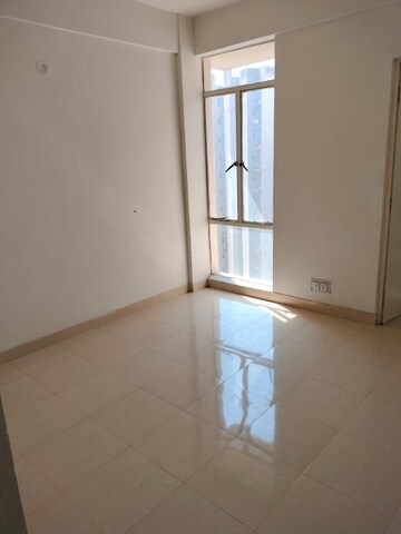 Room in 2 BHK Apartment at Conscient Habitat, Sector 99a – for Rent