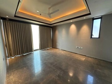Furnished Amenities in 5 BHK Apartment at Lodha Trump Tower, Worli – for Rent