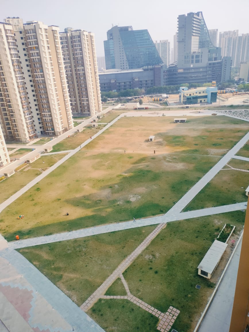 3 BHK + Extra Room Apartment For Sale in Amrapali Golf Homes