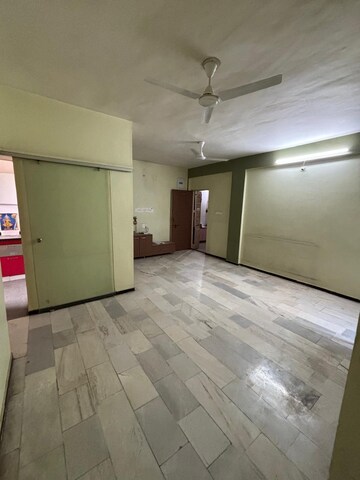 Room in 3 BHK Apartment at Thaltej – for Rent