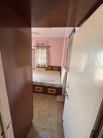 Room in 3 BHK Apartment at Thaltej – for Rent