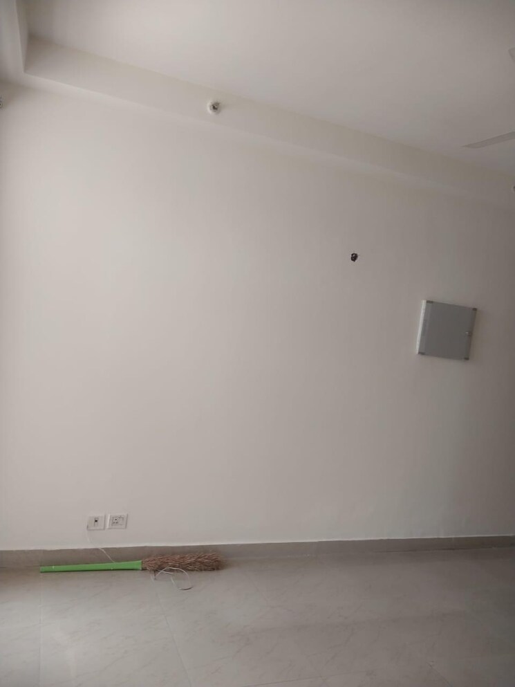 Room, amrapali-golf-homes 2.5 Bedroom 945 Sq.Ft. Apartment In Sector 4 Greater Noida Greater Noida 8351498