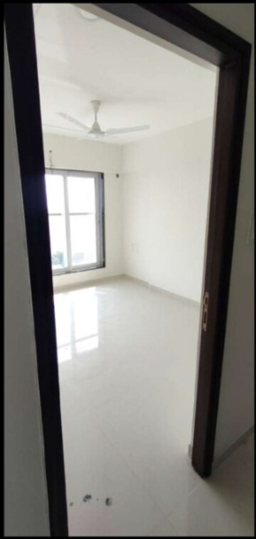 Room in 2 BHK Apartment at Vaibhavlaxmi Central Park, Vikhroli East – for Rent