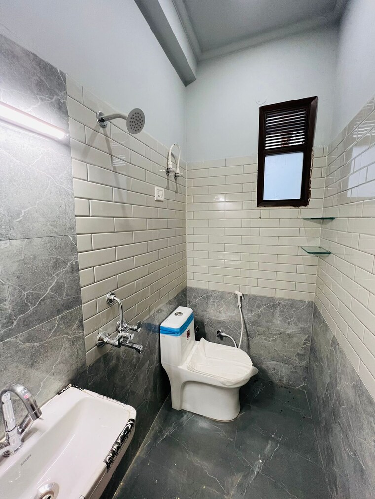 Bathroom, aya nagar 3 Bedroom 850 Sq.Ft. Builder Floor In Aya Nagar Delhi 8351674