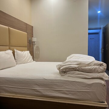 Bedroom in  Pg at Sector 10a – for Rent