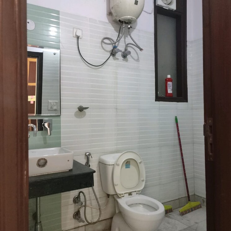 Bathroom, builder-floor 4 Bedroom 2704 Sq.Ft. Builder Floor In Sector 28 Gurgaon 8351634