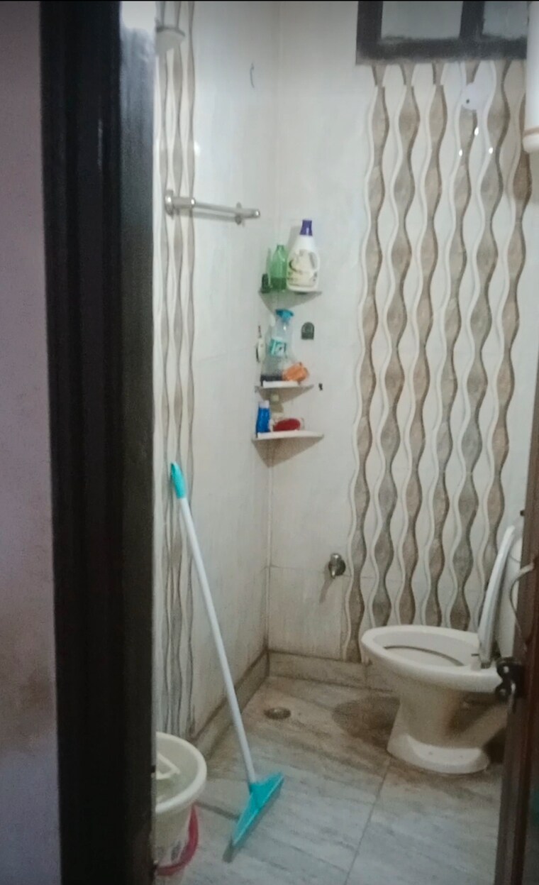Bathroom, uttam nagar 1 Bedroom 450 Sq.Ft. Builder Floor In Uttam Nagar Delhi 8351655