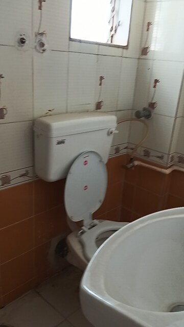 Bathroom in 1 BHK Apartment at Vile Parle East – for Rent