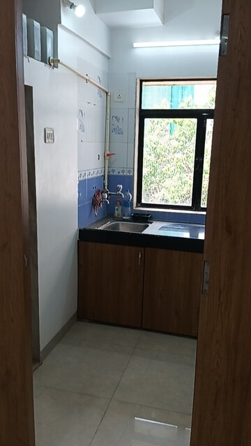 Room in 1 BHK Apartment at Vile Parle East – for Rent