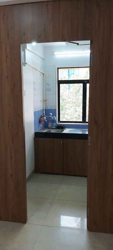Room in 1 BHK Apartment at Vile Parle East – for Rent