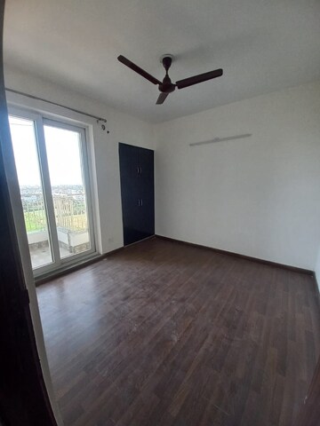 Room in 2 BHK Apartment at BPTP Discovery Park, Sector 80 – for Rent