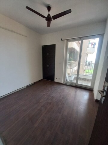 Room in 2 BHK Apartment at BPTP Discovery Park, Sector 80 – for Rent
